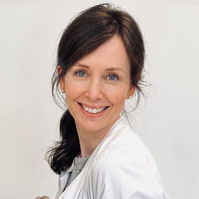 Dr. Christine Saalfrank, München, Lebenslauf Allgemeinmedizin, ganzheitliche Medizin, Akkupunktur, Neuraltherapie, Quaddeln, Psychologie, Ernährungsmedizin, Darmerkrankungen